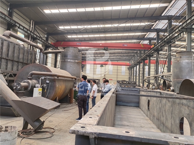 越南客戶(hù)探訪北斗機(jī)械果殼炭化設(shè)備
